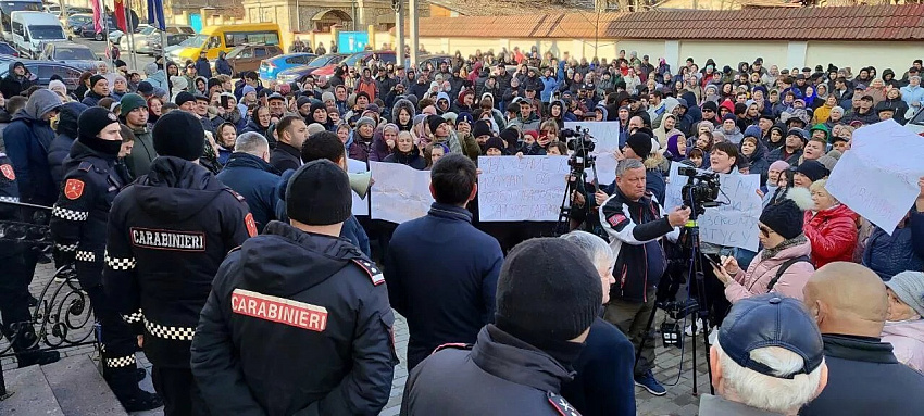 «Разделили на своих и чужих»: митинг в Комрате осудил политику центральных властей