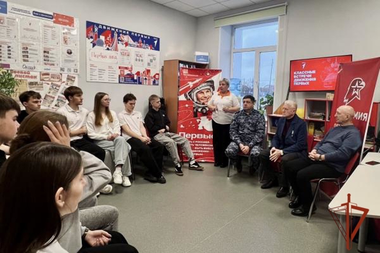 Росгвардейцы провели патриотическую «Классную встречу» для школьников в Омской области