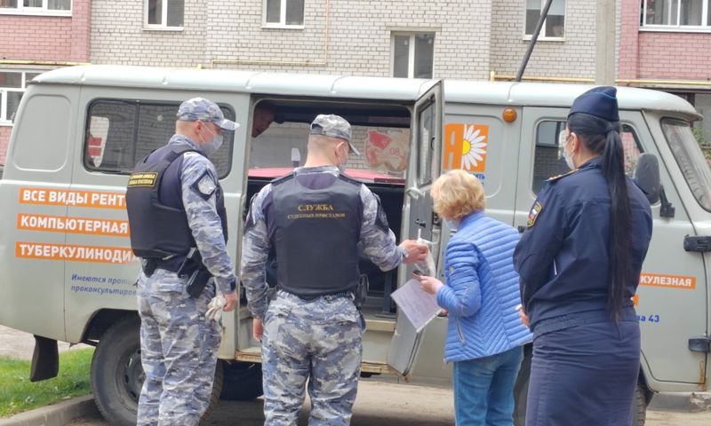 Туберкулезника принудительно вывели на лечение из многоэтажки в Ярославле
