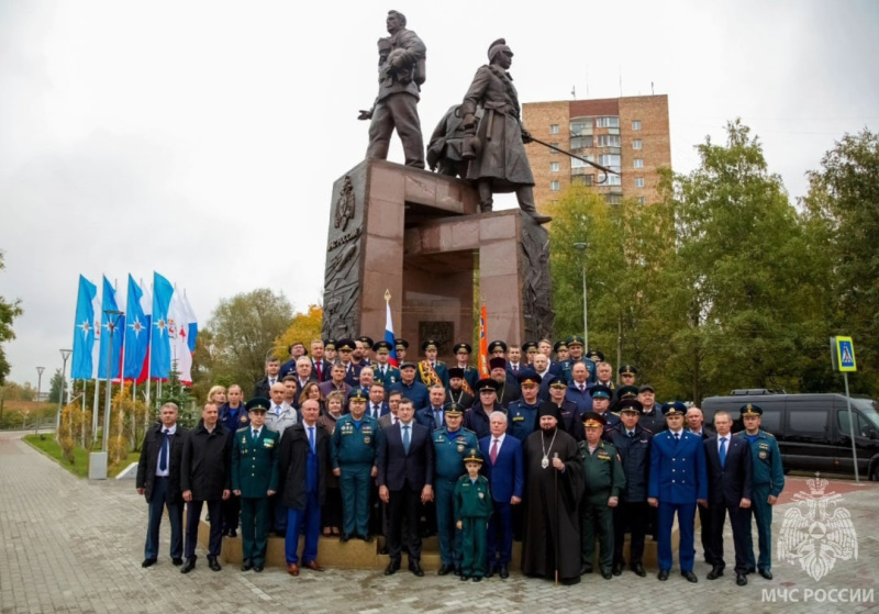 Начальник ГУ МЧС России по Республике Мордовия принял участие в открытии памятника пожарным и спасателям