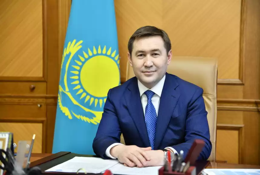 Высокая зарплата. Общественные деятели казахстана. Директор компании свидис алматы. Болат акшолаков. Болат акчулаков министр энергетики рк.