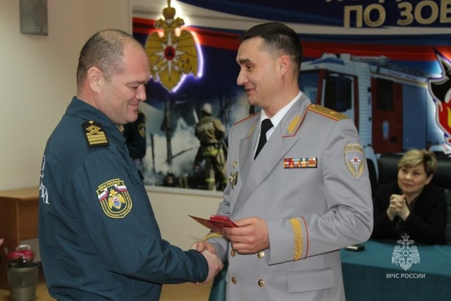 Камчатских спасателей поздравили с профессиональным праздником - Днем спасателя Российской Федерации