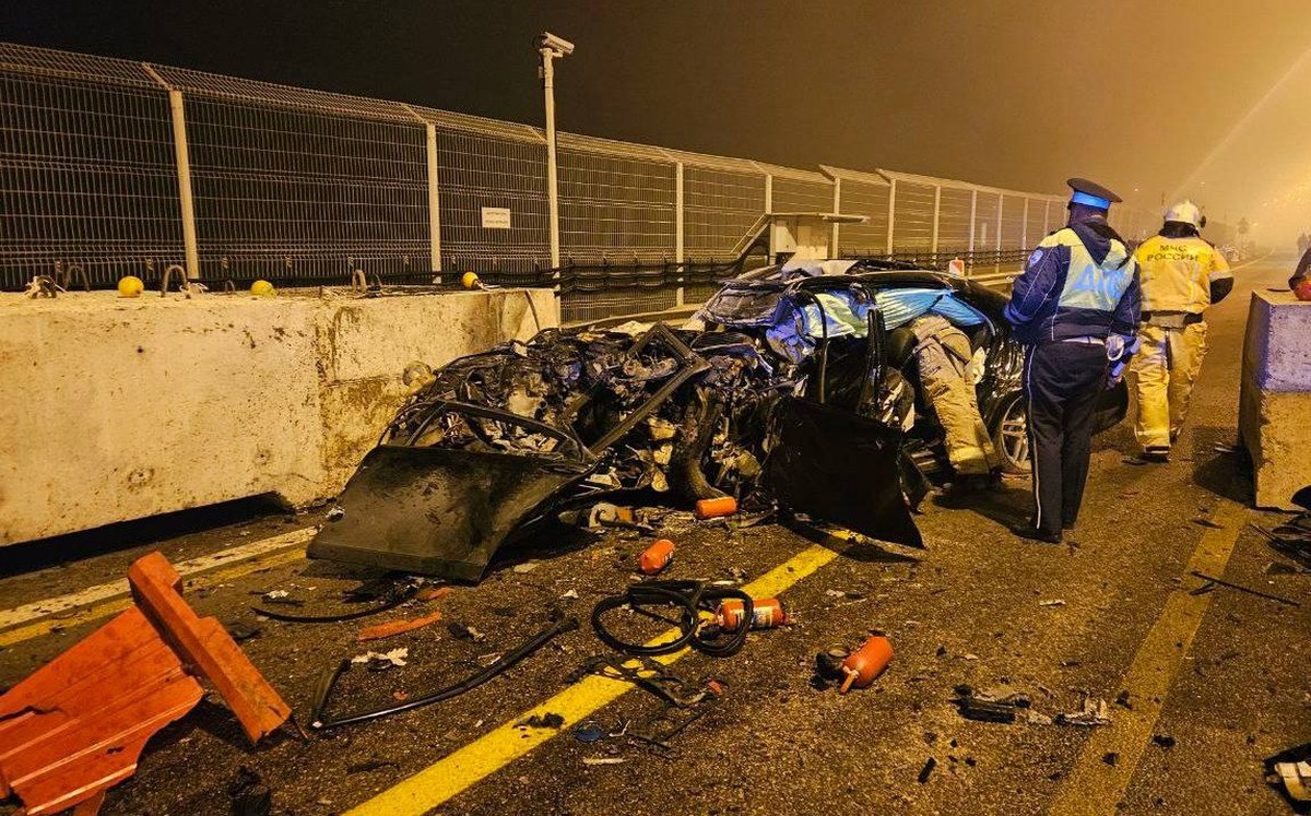 Двое взрослых погибли и два ребенка пострадали в ДТП на Крымском мосту