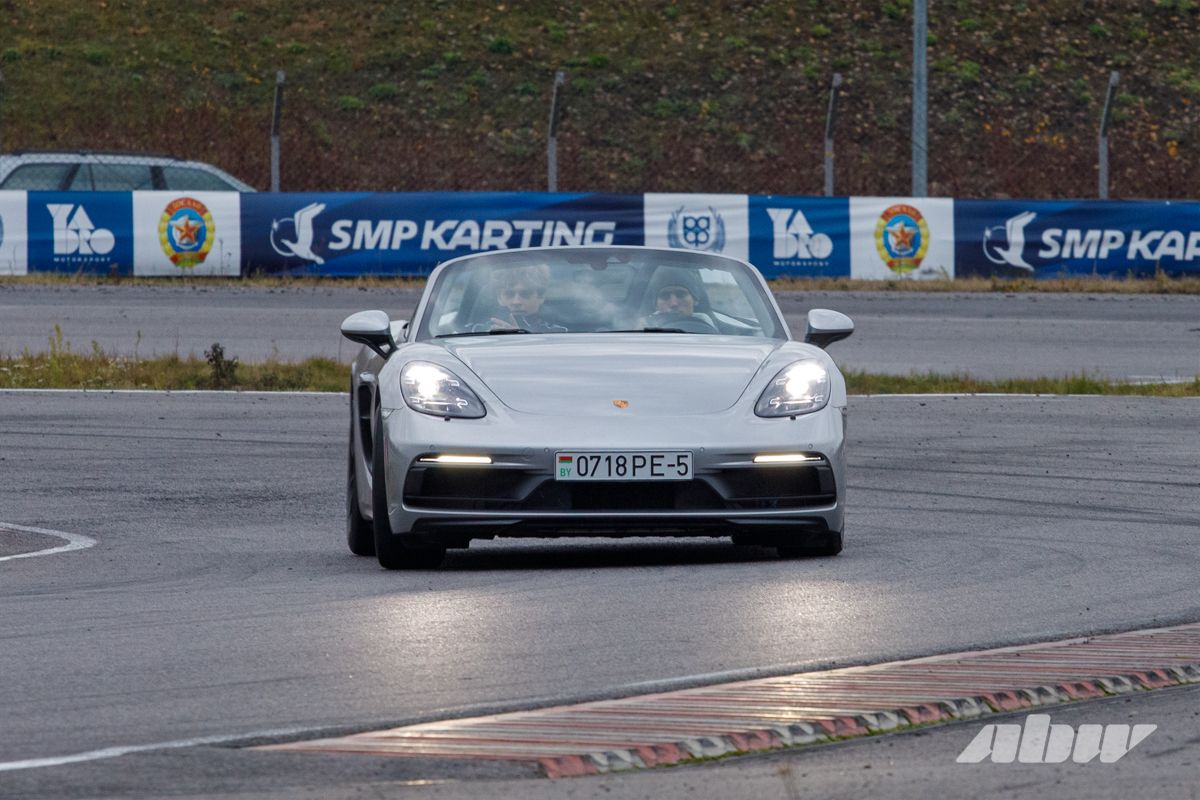 Кто на Boxster, кто на Corvette: смотрите, какие авто приехали на трек-день под Минском