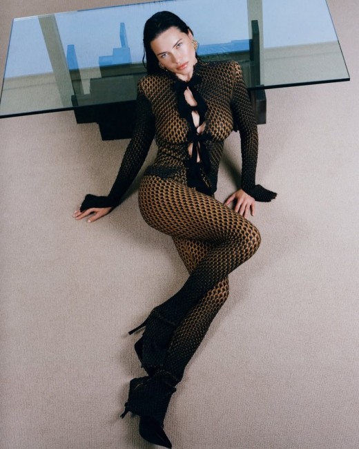 Адриана Лима в китайском Vogue, 2025 год