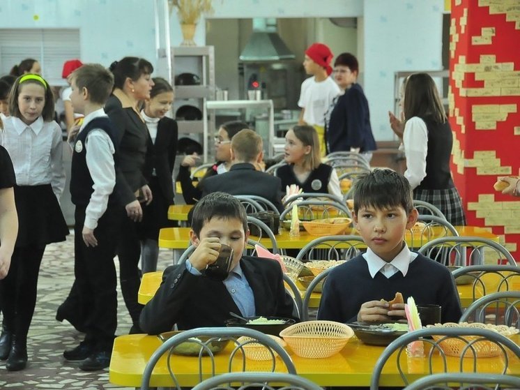 Роспотребнадзор проводит в Чувашии «горячую линию» по вопросам школьного питания