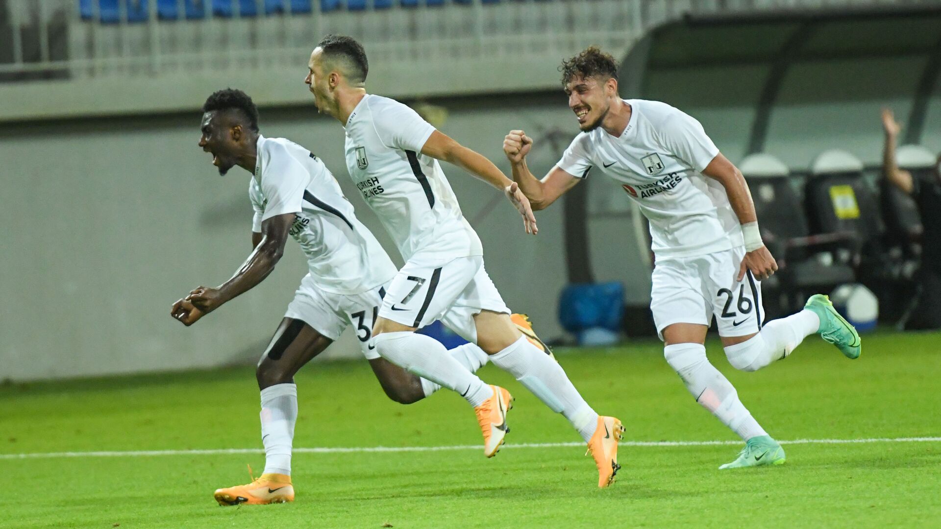 Люксембург футбол. Сабаил клуб. Neftchi FC Фергана 1994 в Лиге чемпионов. Qarabag vs olimpiakos. Neftci Wallpaper.