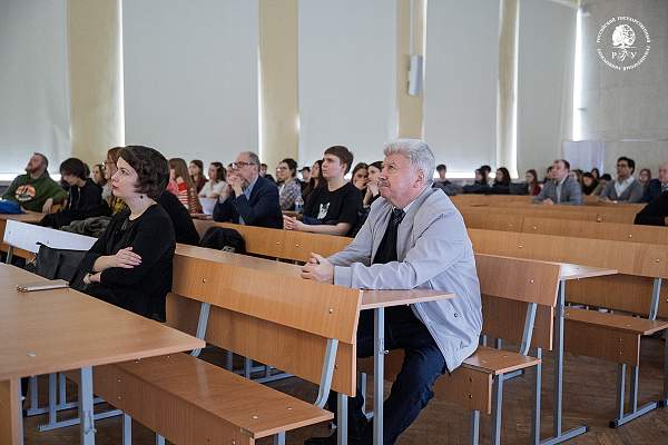 Показ документального фильма «У края бездны. Прорыв к Центру» в РГГУ