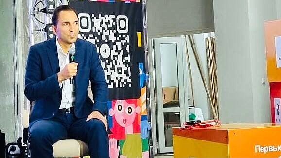 Андрей Хапочкин организовал в Южно-Сахалинске встречу активистов «Движения Первых» с командиром экипажа танка «Алеша»