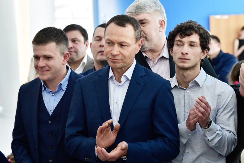 Бывший мэр Владивостока Владимир Николаев (в центре)