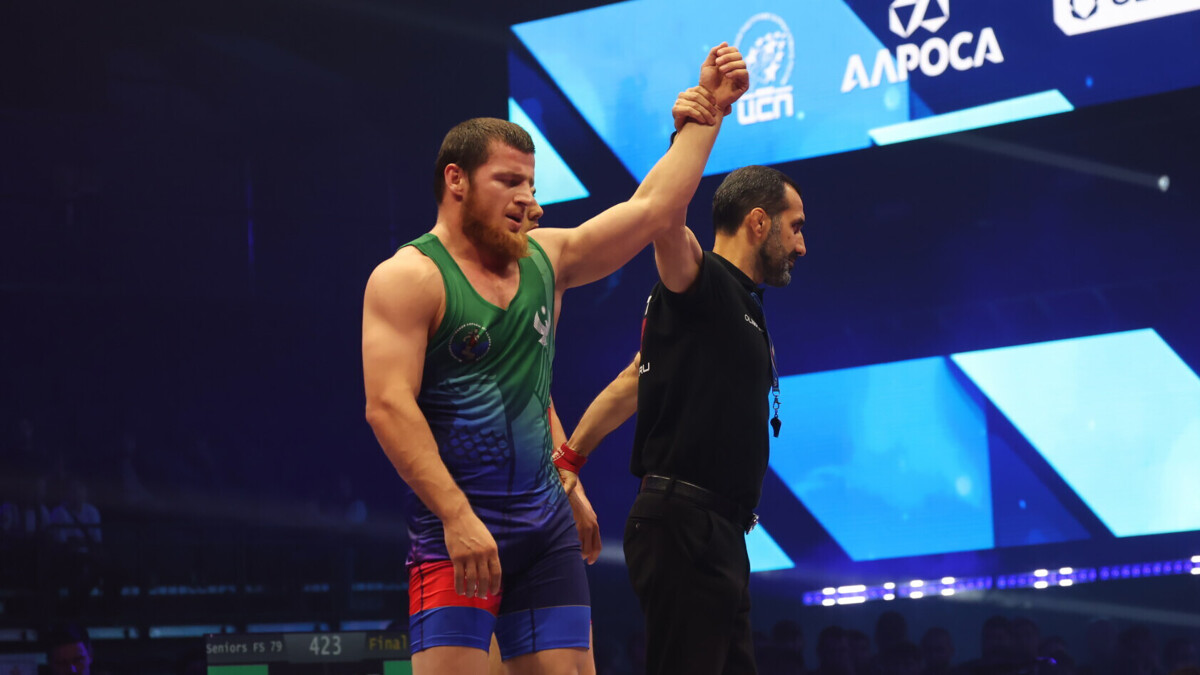 Усманов завоевал золото чемпионата России по вольной борьбе