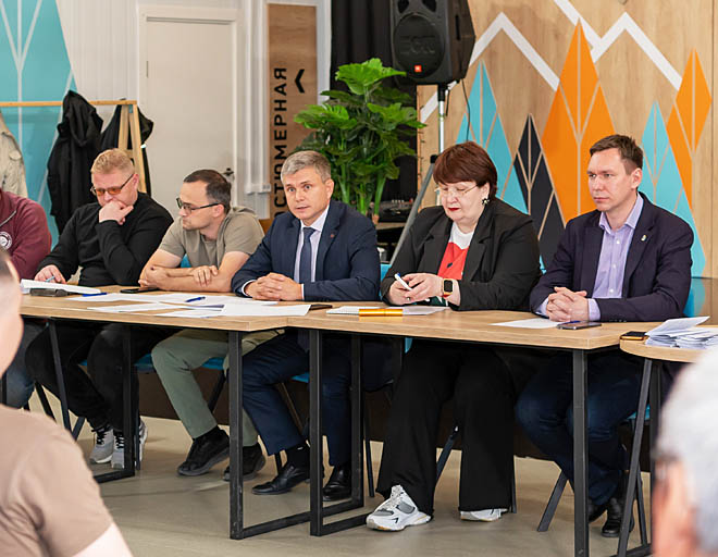 Павел Кощеев заверил, что Департамент сельского хозяйства и продовольствия будет еженедельно собирать рабочие группы для решения вопросов традиционного рыболовства. ФОТО: ЗЕМФИРА АЗАМАТОВА