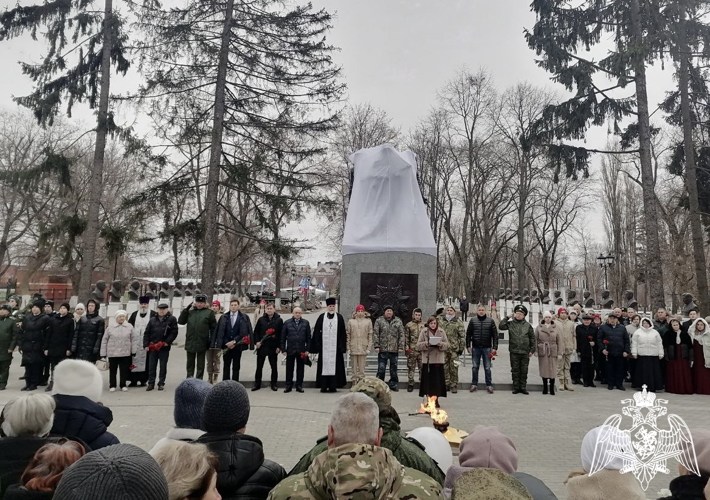 Представители спецподразделений Росгвардии приняли участие в открытии памятника защитникам Отечества в Воронежской области