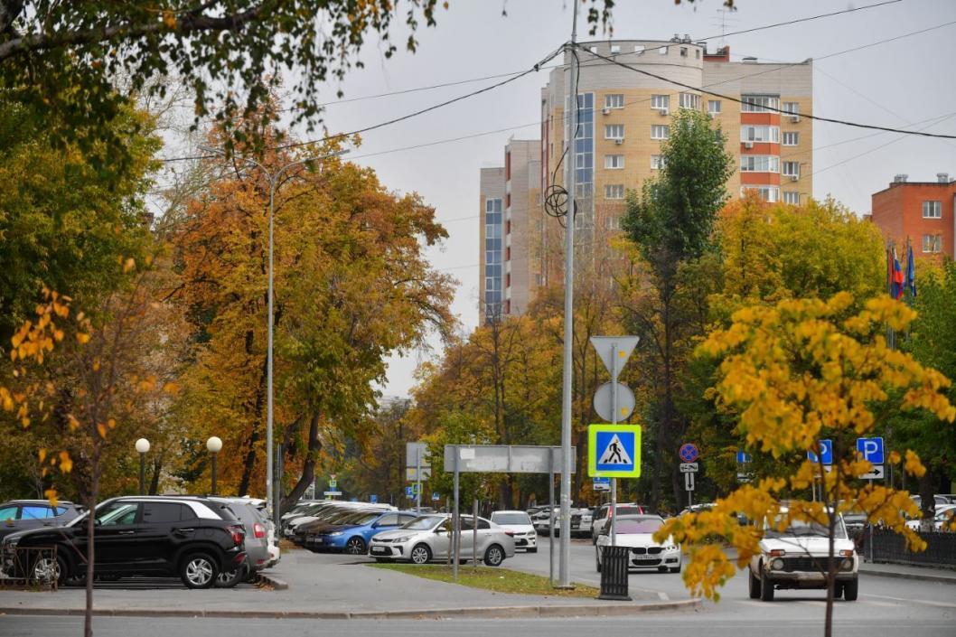 Тюмень федеральный. Тюмень улицы. Сентябрь в России. 16 Этажка в Тюмени Червишевский тракт. Белгород фото города.