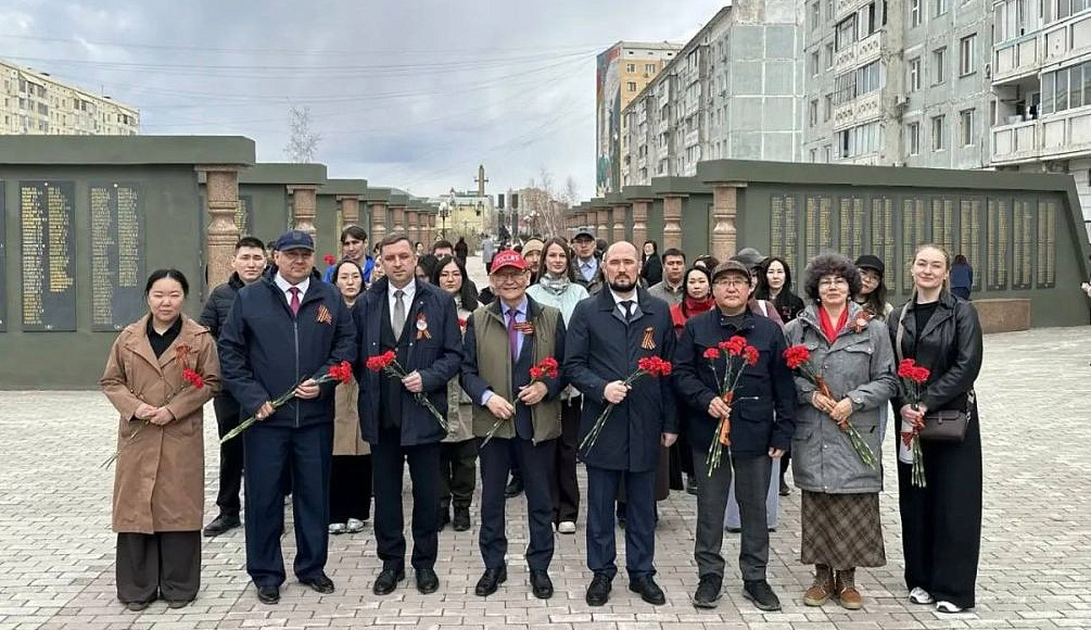 Юридическое сообщество Якутии возложило цветы к мемориалу участникам Великой Отечественной войны в г. Якутске.