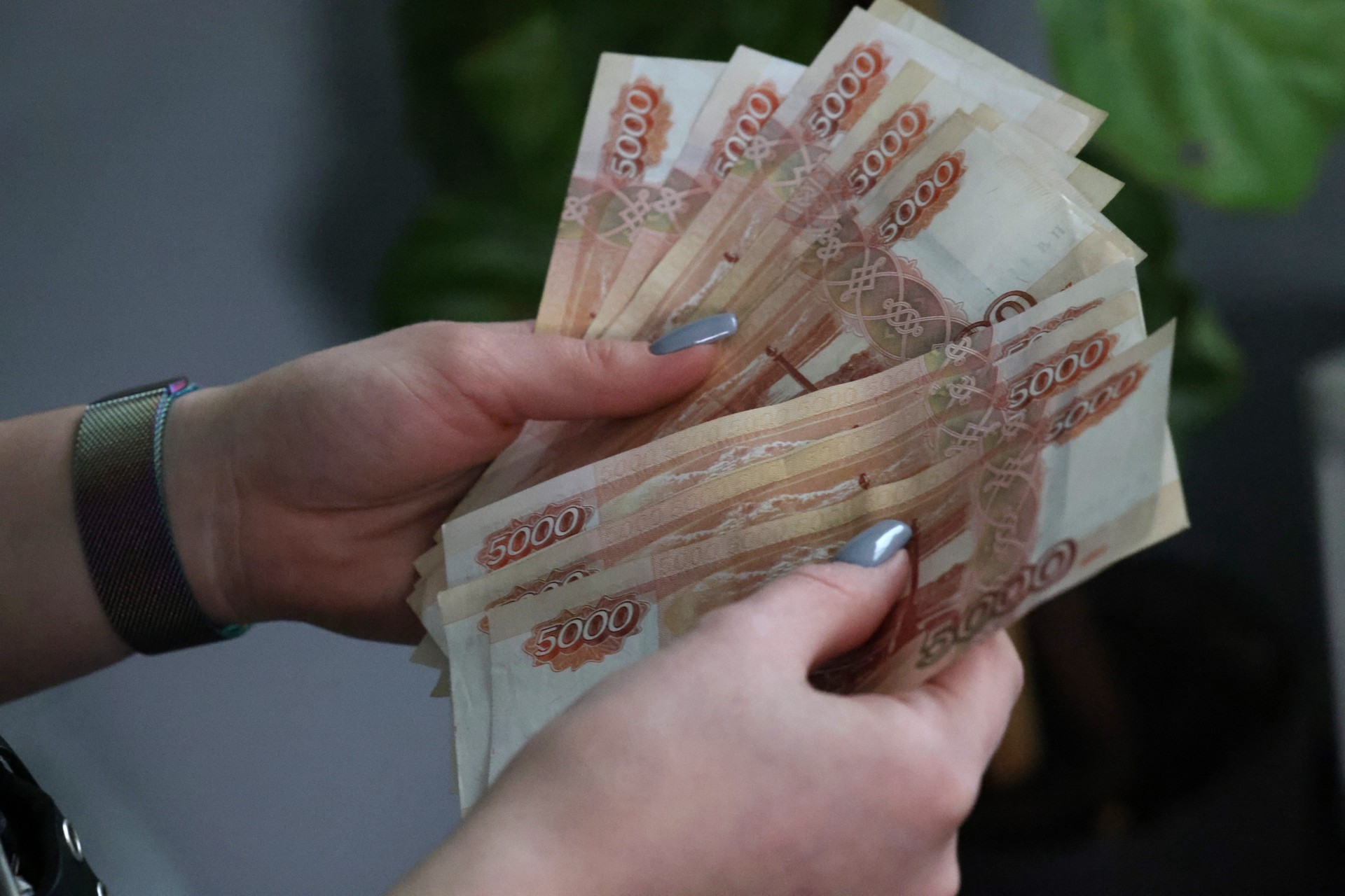 Экономист допустил укрепление рубля до 70 за доллар