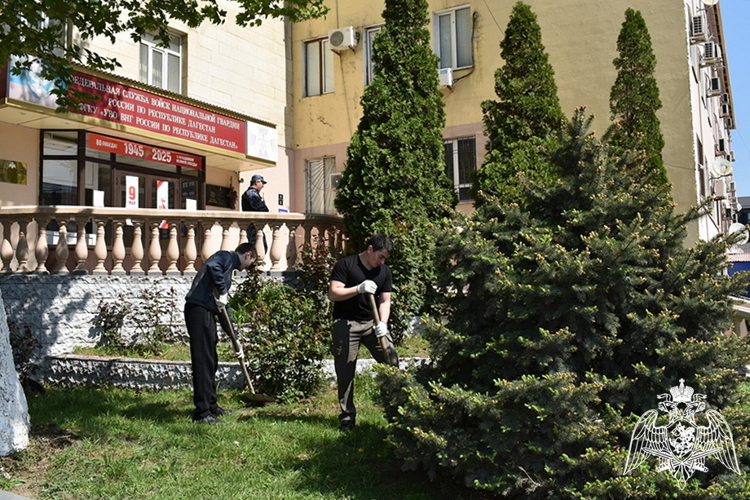 В Дагестане росгвардейцы приняли участие в общереспубликанском субботнике 