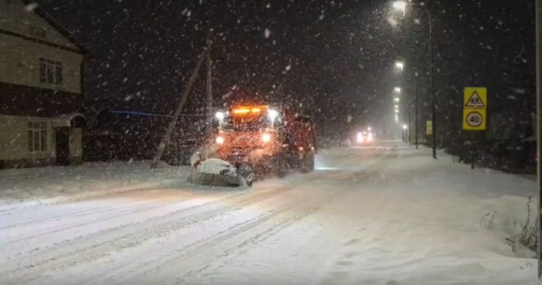 За ночь в Удмуртии расчистили от снега около трех тысяч км дорог 