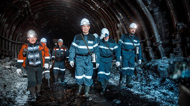 Старательская артель золотые прииски. Таймыр угольное месторождение. Раз добыча. Алдан золотодобыча. Добыча и переработка полезных ископаемых.