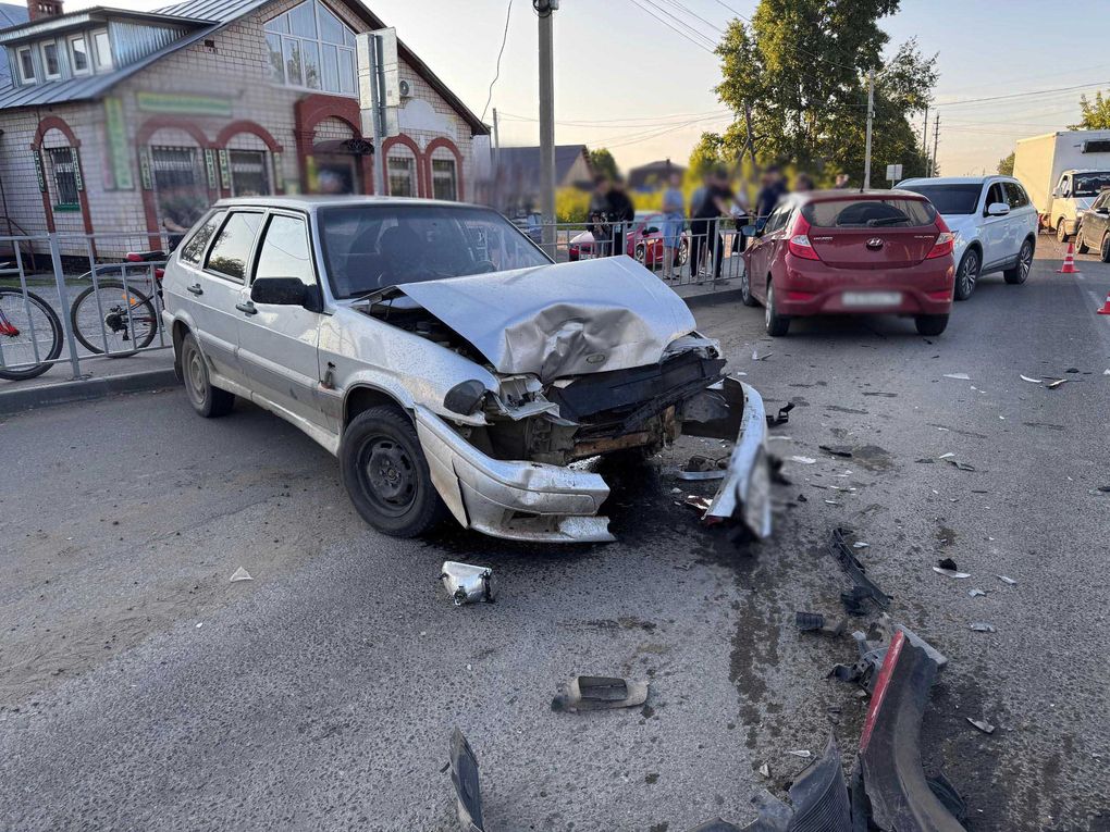 Пьяный водитель в Уве совершил ещё одну аварию, когда попытался скрыться с места ДТП