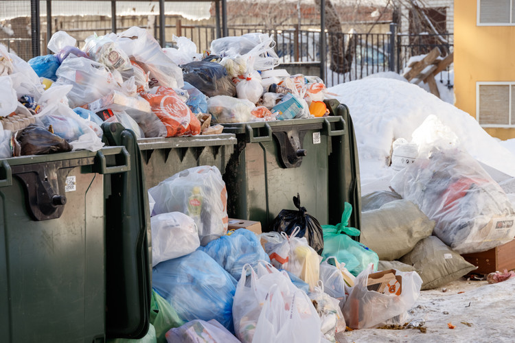 НПО «Нефрит» не занимается утилизацией отходов, а лишь готово помочь предприятиям своевременно решать свои задачи утилизации накопленного мусора. «Наш комплекс может утилизировать различные виды отходов, а модель, представленная на общественные слушания, ориентирована на твердые бытовые отходы», — пояснили в компании