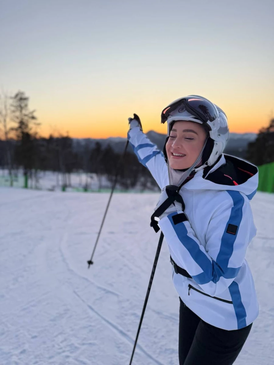 Бузова красиво закрыла горнолыжный сезон на Алтае