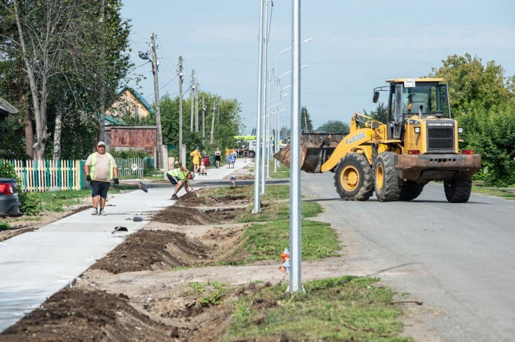 Тротуар в селе. Строительство дорог. Благоустройство дороги после ремонта. Строительство детского сада. Тротуар фото.