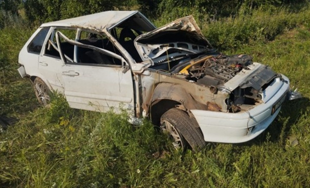 ДТП в Кильмезском районе: ВАЗ в кювете, двое в больнице