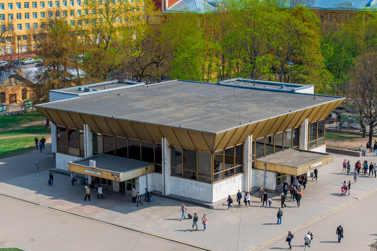 Станция метро Политехническая 