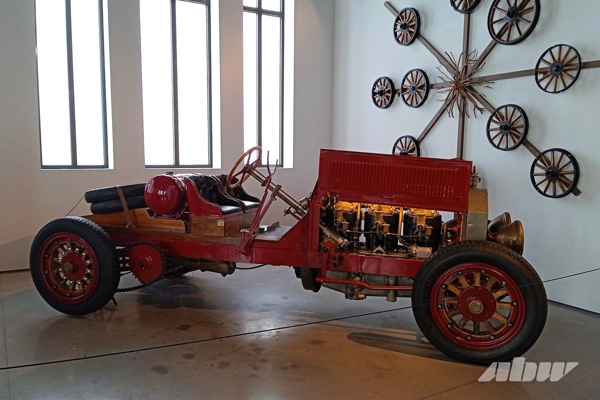 Стиль, мода и ретроавтомобили музея в испанской Малаге: часть вторая