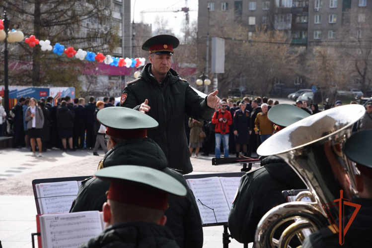 В Новосибирске военнослужащие и сотрудники Росгвардии приняли участие в праздничных мероприятиях ко Дню Победы 