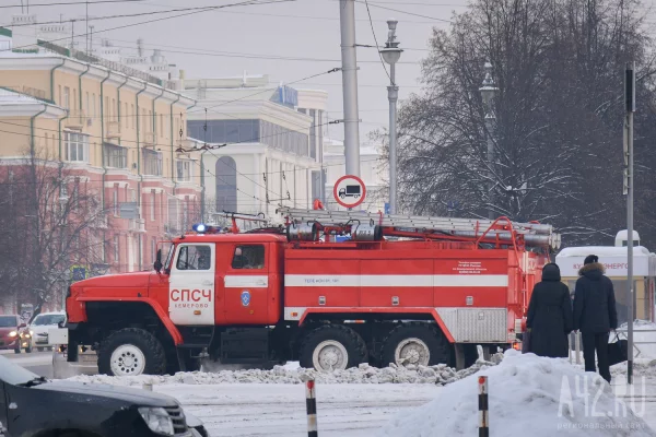 Очевидцы: в многоквартирном доме в Новокузнецке произошёл пожар