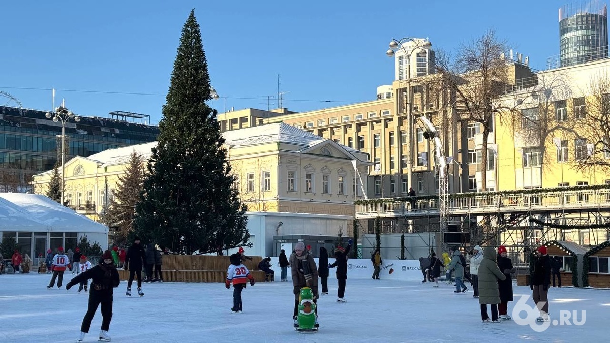 На площади 1905 года открыли главный каток города. Тест-драйв 66.RU