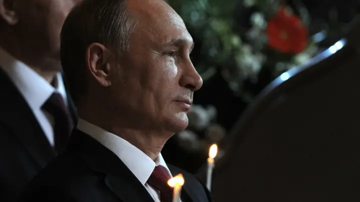 Путин впервые встал на колени. Что произошло?