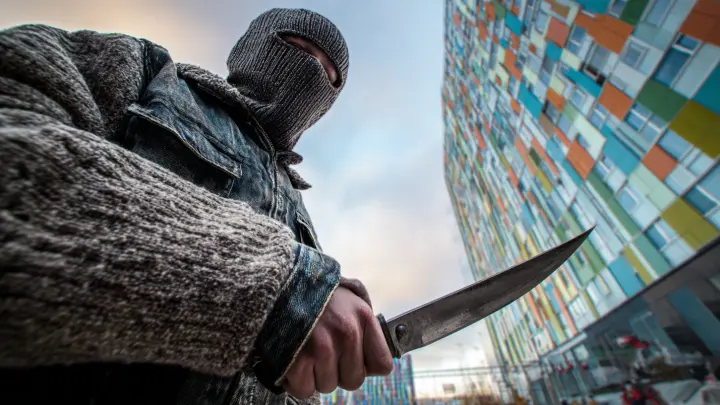 25 ударов ножом в кафе быстрого питания: Школьник чудом выжил после кровавой резни в Петербурге
