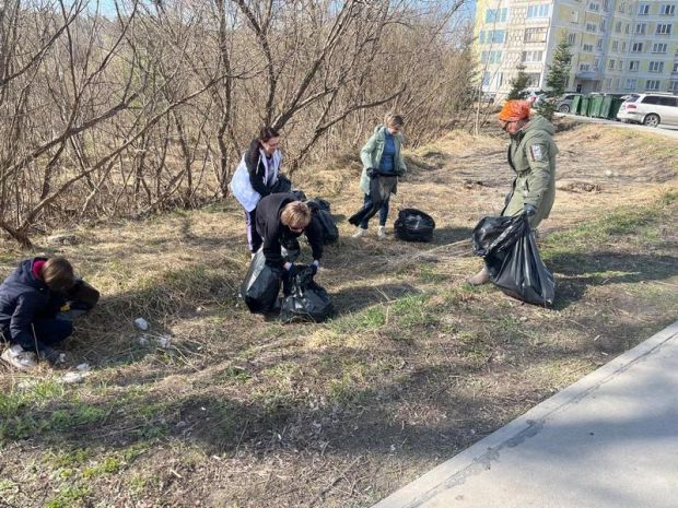 В Советском районе на субботнике собрали 280 тонн мусора