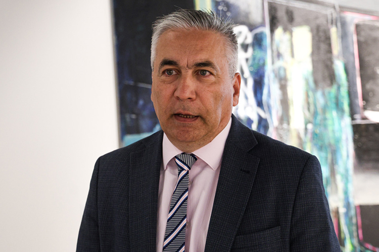 Замруководителя исполкома Казани по вопросам жилищно-коммунального хозяйства и благоустройства Искандер Гиниятуллин говорит, что окончательные выводы о том, кто виновен в трагедии, делать преждевременно