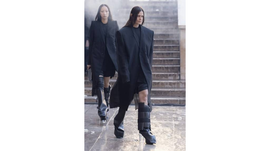 Фото: Vogue Runway / Rick Owens фото