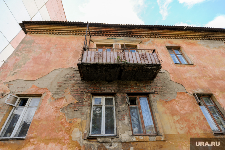 Ветхоаварийное жилье, бабушки мерзнут, на Островского 9. Челябинск, старый дом, ветхое жилье, аварийное жилье, ветхоаварийное жилье