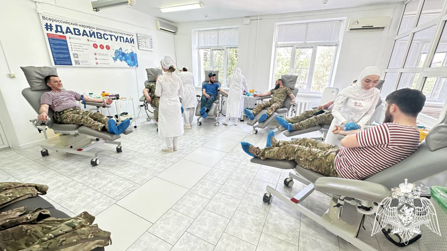 Более 60 росгвардейцев сдали донорскую кровь в Грозном