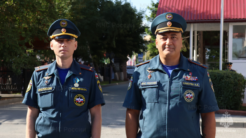 В Тюмени в День государственного флага отметили отличившихся сотрудников МЧС России и их детей