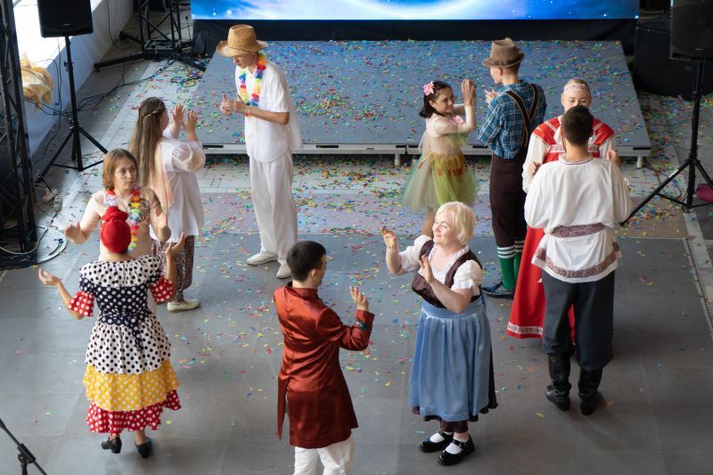 Спектакль Вокруг света _ Дом книги Краснодар.jpg