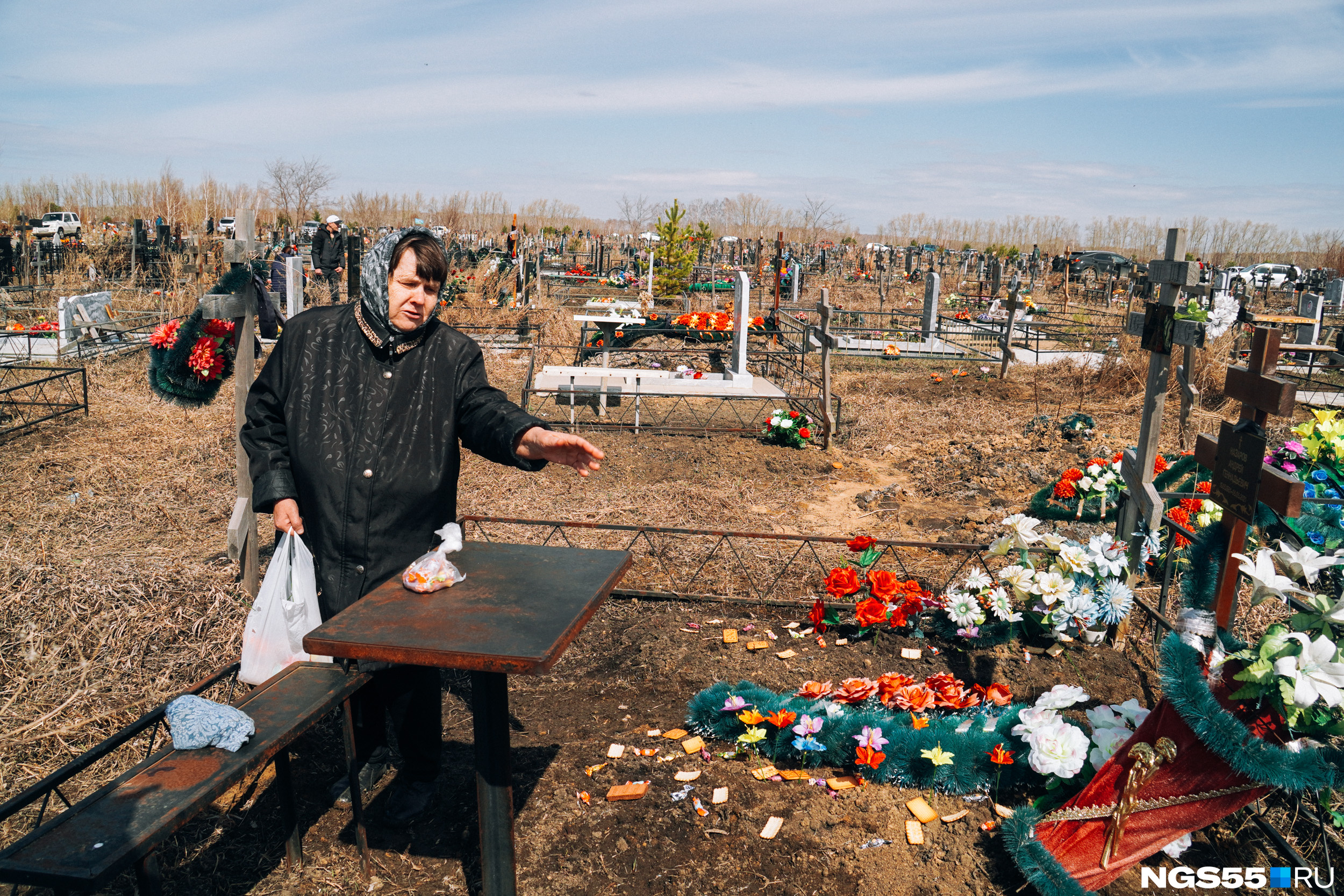 русский пришел навестить могилу. навещать могилы. навещать могилы. дроньки хойникский район. похороны в южной корее традиции.