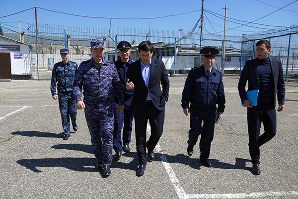 Уполномоченный по правам человека в Республике Дагестан Джамал Алиев с плановой проверкой посетил исправительную колонию № 7