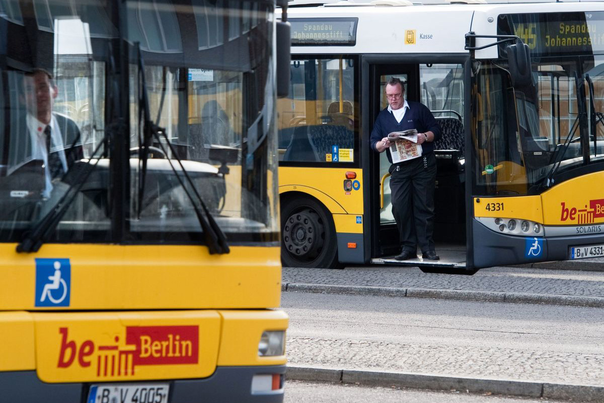 Автобус 0 24. Автобус. Общественный транспорт в Германии. Автобус 14. Водитель маршрутки.