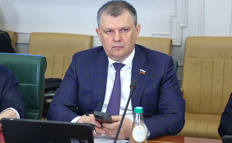 Александр Наролин