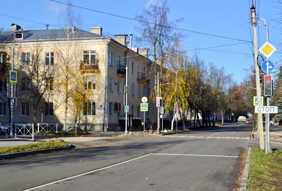 Улицу великую. Улица Великая Великий Новгород. Великая улица Великий Новгород Минимакс. Красноярск ул Новгородская. Великий Новгород улица Великая 18а.