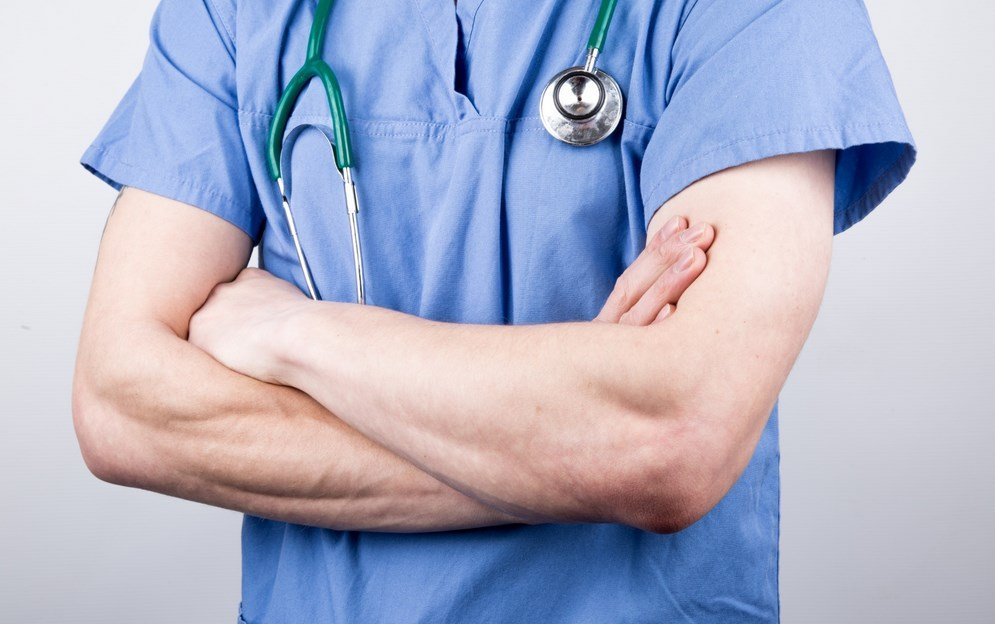 Врач Харитонов сообщил, что пища не может повредить желудок напрямую