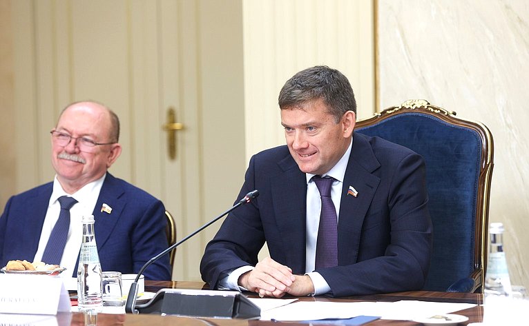 Встреча Николая Журавлева с членом Политбюро Народно-революционной партии Лаоса, Председателем Центрального комитета Лаосского фронта национального развития