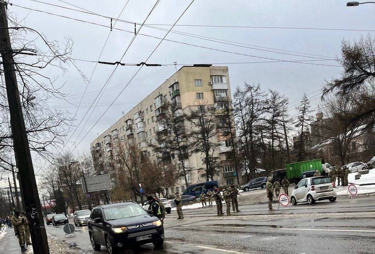 Военные вербовщики на улицах Киева.